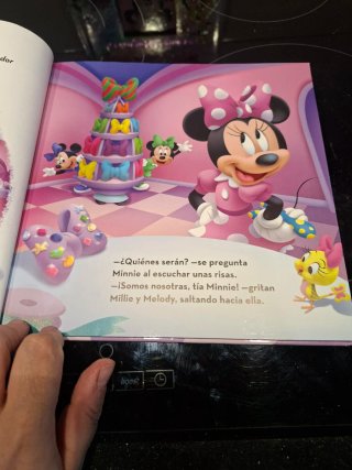 Libros + muñeca Minnie Mouse
