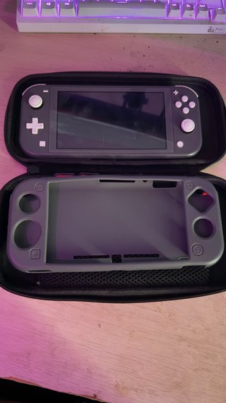 Nintendo Switch Lite Grigio + 3 Giochi + Custodia