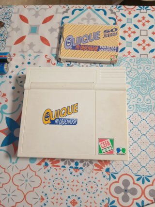 Ordenador Quique Cefa Toys 1990 , incluye pilas .
