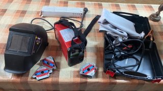 Equipo de Soldadura con Careta y Accesorios