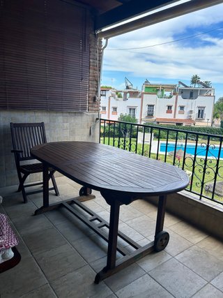 Conjunto de Mesa y Sillas de Teka.
