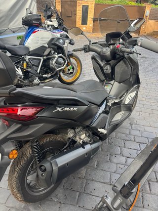 Yamaha XMAX 300 Tech MAX Negra