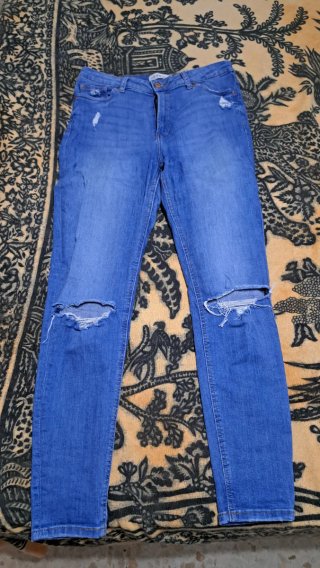 Lote de camisetas y pantalón vaquero