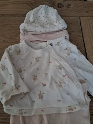 Conjuntos y gorritos bebé 0-1 mes