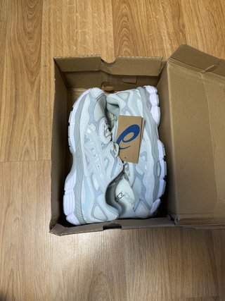 Asics NYC Gel Gris y Blanco com etiquetas sin uso