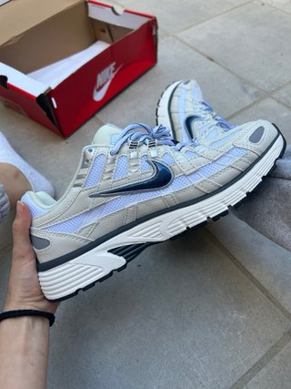 Zapatillas Nike P-6000 Blancas Negras y Azules
