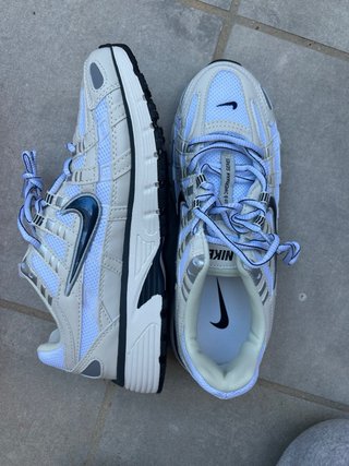 Zapatillas Nike P-6000 Blancas Negras y Azules