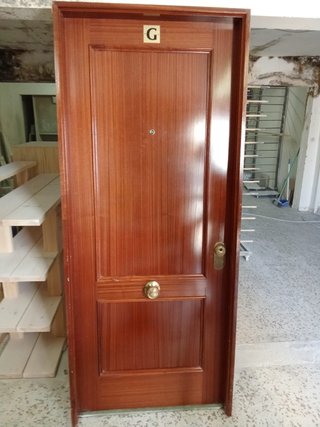 Puerta de entrada madera