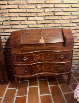 Mueble Escritorio de Madera con Marquetería