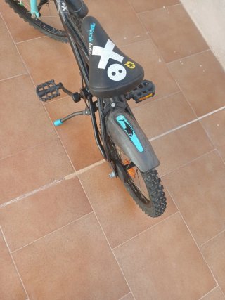 Bicicleta Infantil Negra y Azul