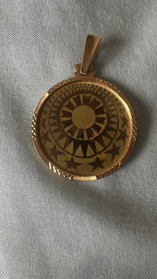 Medalla de Oro 18K Sol y Estrellas