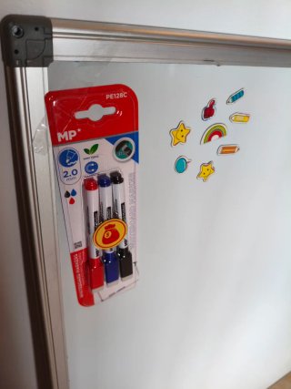 Pizarra grande para pintar con bolis borrables