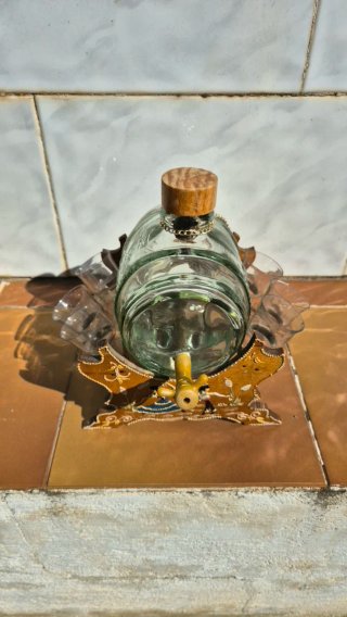 Barril de cristal con dispensador