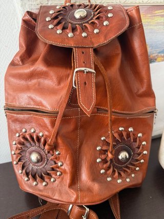 Mochila de Piel con Tachuelas