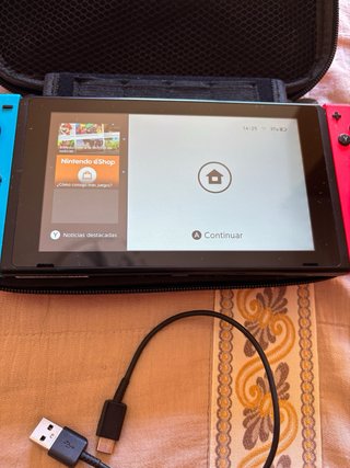 Nintendo Switch + Funda + Cable