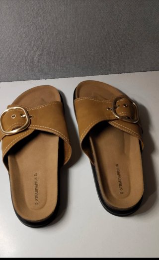 Sandalias Stradivarius Marrones Hebilla Dorada Tal