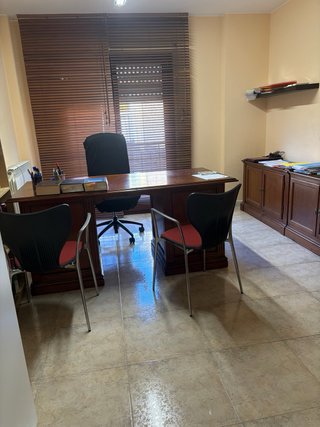 Conjunto mesa escritorio, mueble bajo y librería