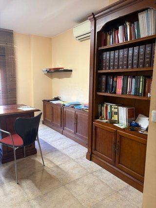 Conjunto mesa escritorio, mueble bajo y librería