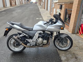Kawasaki Z750S Plata.