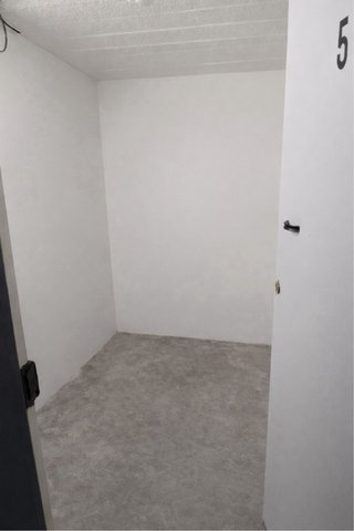 Alquilo amplio cuartro trastero