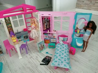 Casa delle bambole Barbie con accessori