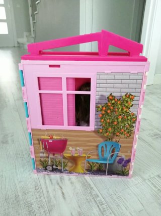 Casa delle bambole Barbie con accessori