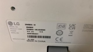 Pantalla LG Negra y Plateada