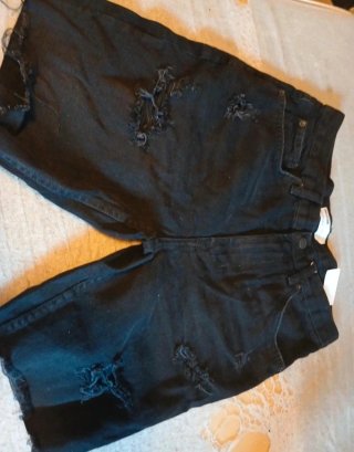 Pantalones vaqueros negros rotos