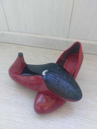 Zapatos de tacón rojos Zara