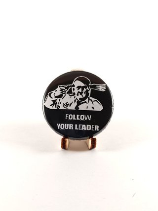Spilla Follow Your Leader