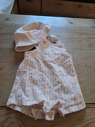 Conjunto verano peto y gorrito 0-3 meses