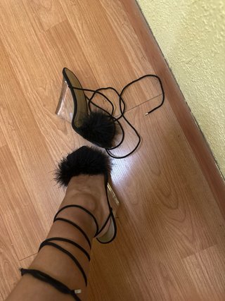 Sandalias de Tacón con Plumas Fashion Nova