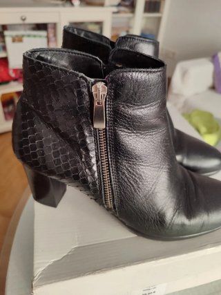 Botines Negros con Textura