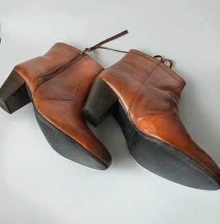 Botines de piel marrones