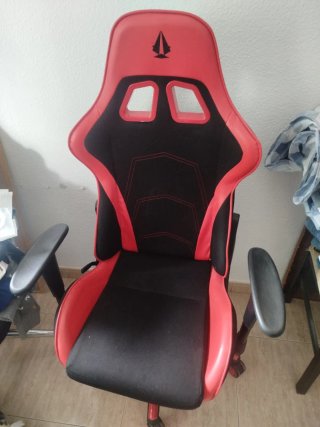 Silla gaming roja y negra