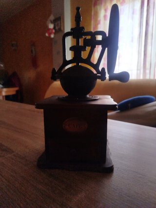 Molinillo de café antiguo