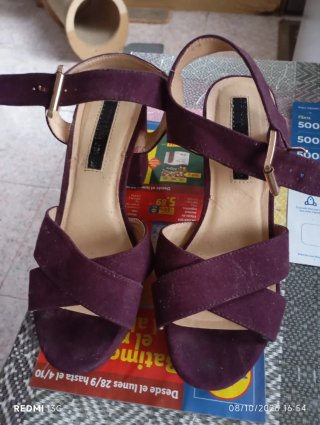 Sandalias de tacón moradas