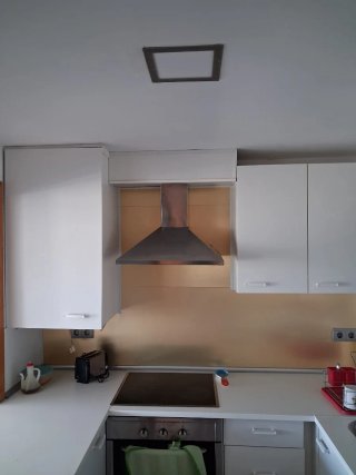 Muebles de cocina blancos i electrodomésticos