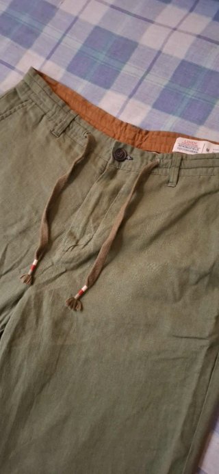 PANTALONES Y CAMISETA HOMBRE.