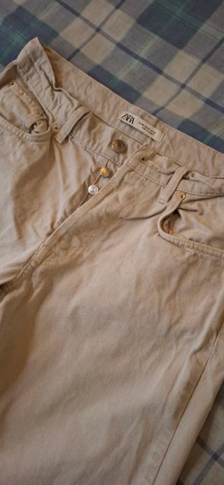 PANTALONES Y CAMISETA HOMBRE.