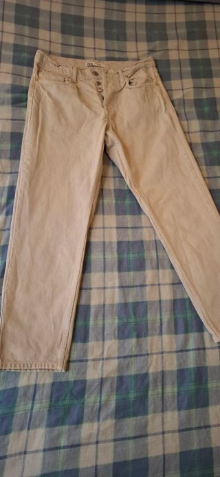 PANTALONES Y CAMISETA HOMBRE.