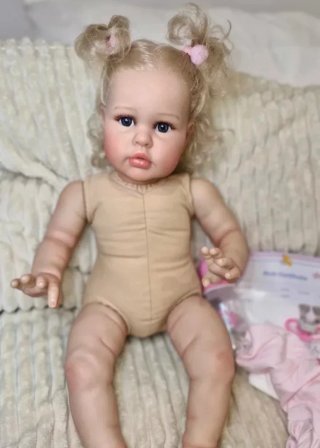 Preciosa muñeca reborn realista rubia