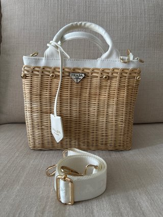 Bolso de rafia Prada