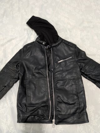 Chaqueta Negra Semi Piel con Capucha