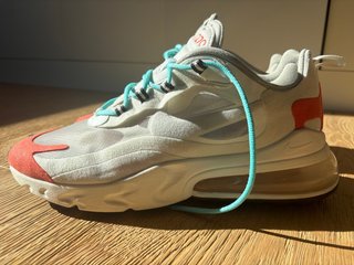 Nike 270 React Naranja y Blanco