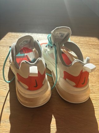 Nike 270 React Naranja y Blanco