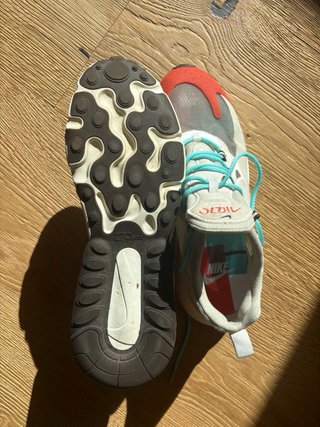 Nike 270 React Naranja y Blanco