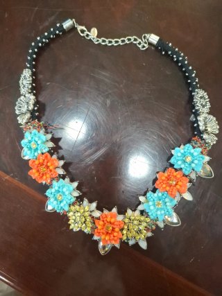 Collar Statement Zara de Flores y Pedrería