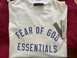 Camiseta Fear of God Essentials