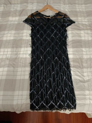 Vestido de fiesta negro con pedrería